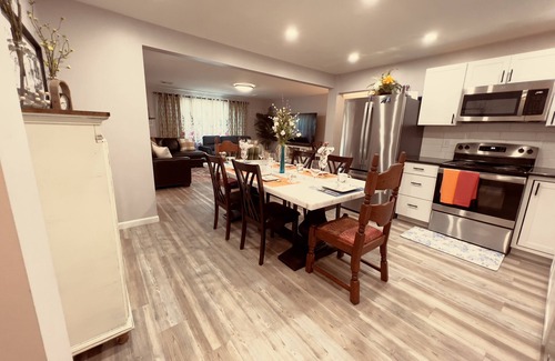 Campbelltown House | conveniently located home is perfect for families and friends.