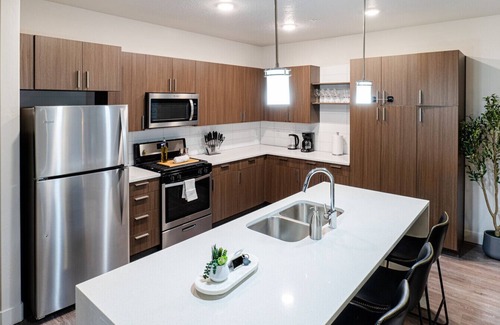 Rio Grande Apartment | Convention Ctr Bespoke Beauty 2BD Pool/Gym/HtubPkg