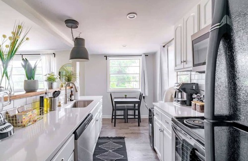 Victorian Village Apartment | Convention - Private Parking - Short North - Pets