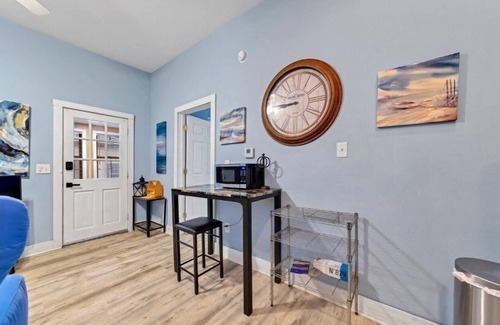 Victorian Village House | Convention - Short North - Free Parking - Queen Bed