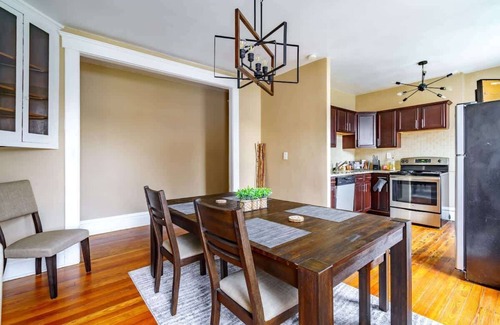 Victorian Village House | Convention - Short North - King Bed - Parking Free