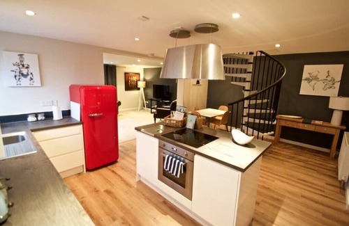 Inkpen House | Converted Countryside Barn (BAR)
