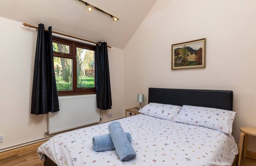 Horsham House | Converted Old Dairy in Horsham Countryside, Amazing Location