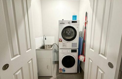 Kelmscott Apartment | Convinient Cosy home with all around you!
