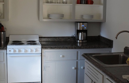 Manchester House | Cool Barn renovation with views. 5 mins to hikes, restaurants, fishing and more!