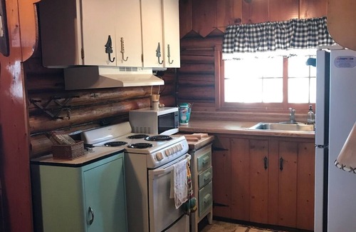 St Ignace Cabin | Cool breezes off Lake Michigan. Book your fall color stay!