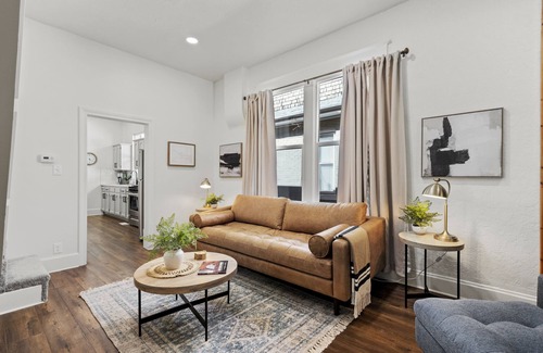 East Central House | Cool Historic Remodel, 5 min walk to the U