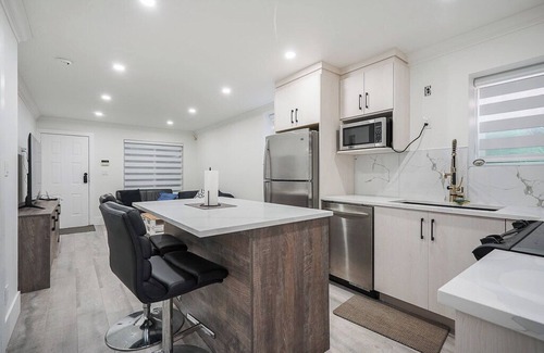Surrey Newton House | Cool house with AC in charming Surrey