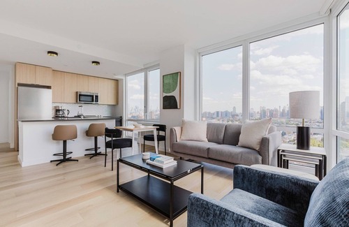 Jersey City Apartment | Cool Jersey City 2BR w/Gym, Game Room & Virtual Golf, by Blueground