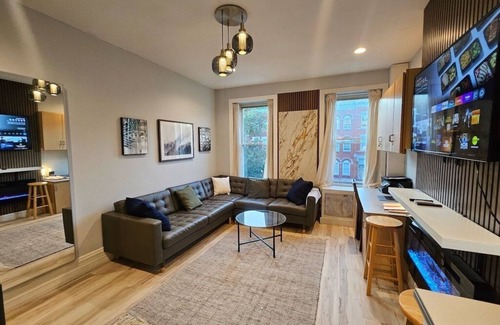 Bergen House | Cool Renovated 3-bedroom Townhome with AC in Jersey City