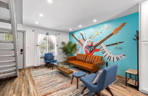 St. Edwards House | Cool Vibes Music Capital SoCo Townhome!