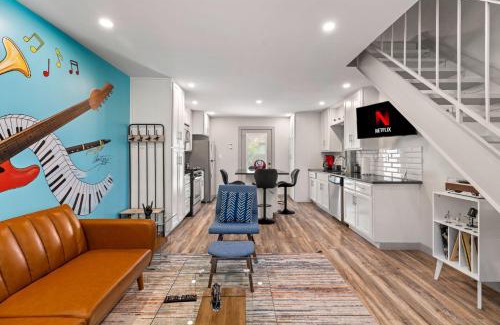 St. Edwards House | Cool Vibes Music Capital SoCo Townhome!