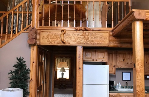 Ohiopyle House | Cooley’s Cottage is a beautiful log home with a hot tub!