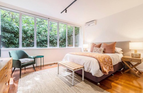 South Yarra Apartment | Coolullah Catch - Enjoy Mid-Century Urban Living