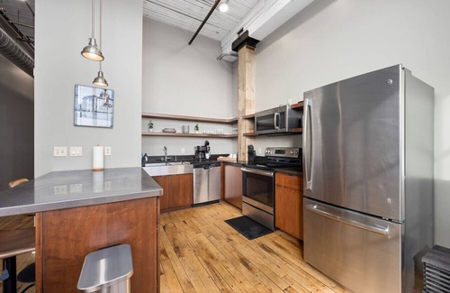 Peoria Apartment | Cooperage 214 | Mid-century 1BD Loft | Peoria