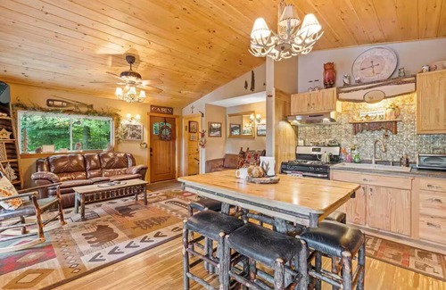 Fort Ann House | Copeland Cabin - Charming 4-Bedroom Lake House in the Adirondacks