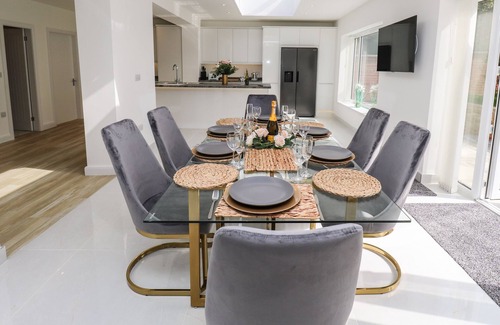 Barnsley Cottage | COPPER COIN, family friendly, luxury holiday cottage in Gawber