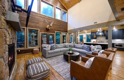 Broken Bow Cabin | Copper Leaf Lodge – 4BR Luxury Cabin w/Pool, Fishing, Sleeps 12