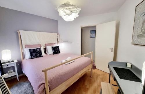 Angouleme Apartment | Coquette maison de ville calme avec patio