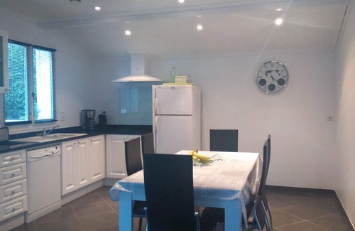 Saint-Pee-sur-Nivelle Cottage | Coquettish cottage T3-96 m2 quiet, swimming pool 8x4 heated in season, terrace 30 m2, Clim