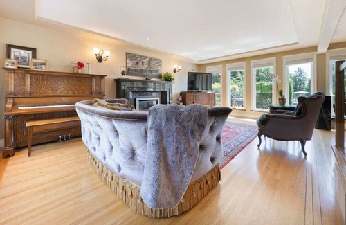 Coquitlam House | Coquitlam 5bed/3bath Luxury home + swimming pool