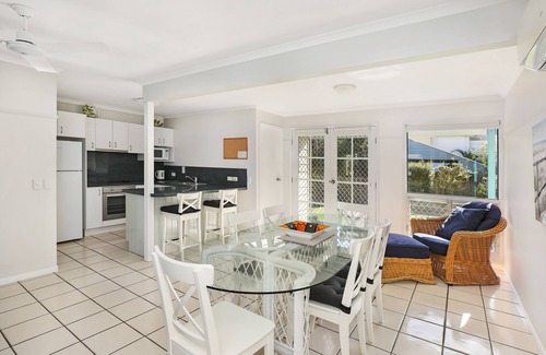 Noosaville Apartment | Coral Beach Noosa Resort