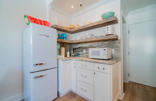 Palm Beach - West Palm Beach Condo | Coral Reef King Retro King Suite - Palm Beach Island near Beach