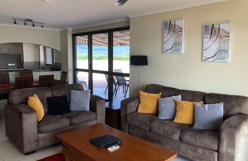 Cairns North Apartment | Coral Towers Holiday Suites