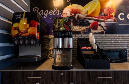 Inver Grove Heights Hotel | Coratel IGH - Deluxe 1 King Studio with Kitchenette NS Oversized