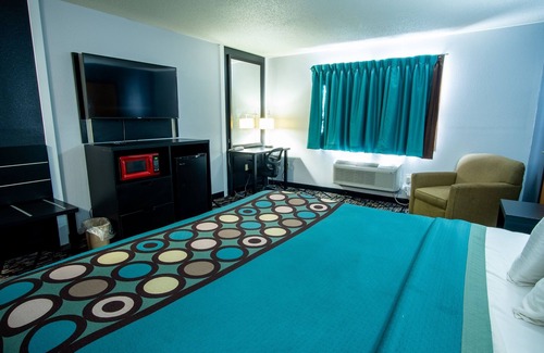 New Richmond Hotel | Coratel Inn and Suites By Jasper - Standard 1 King Bed Non Smoking