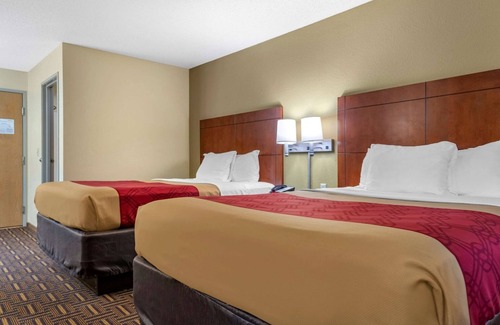 River Falls Hotel | Coratel Inn and Suites By Jasper Riverfalls - Deluxe 2 Queen Bed NS