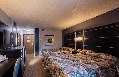 Hastings Hotel | Coratel Inn and Suites By Jasper Hastings - 2 Queen Bed Non Smoking
