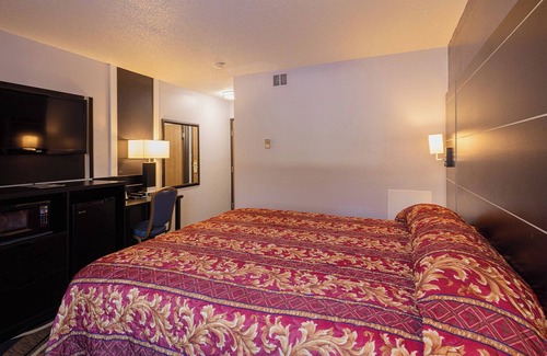 Hastings Hotel | Coratel Inn & Suites by Jasper Hastings - 1 King Bed Non Smoking