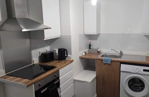 Corby Apartment | Corby City Centre -2 Bedrooms with sofa bed ideal for contractors & families