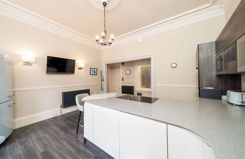 Dundee Apartment | Cordis Apartment - Luxe City Living