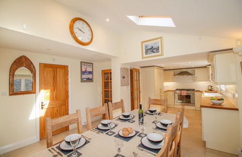 Corfe Cottage | CORFE LODGE, family friendly, with open fire in Corfe Castle