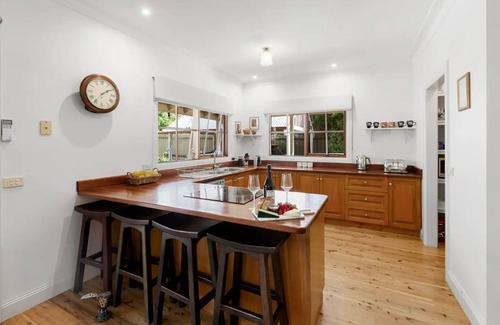 Mansfield Cottage | Cork Oak Cottage