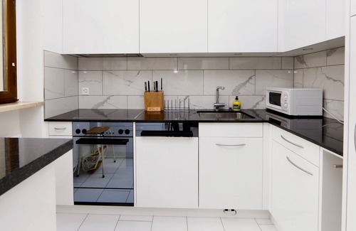 Orselina Apartment | Corner apartment on the 3rd floor for 1-5 persons.