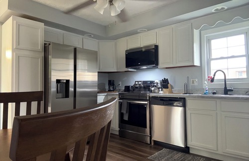 Westwood House | Corner Cottage 2 bedroom pets welcome and close to downtown