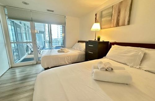 CityPlace Apartment | Corner suite Courtyard view 4 real beds