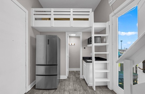 Port Bolivar Condo | Corner Suite - Pool, Games, & Beachfront Fun!