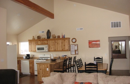 Moab South Valley House | Corner Unit with hot tub, views! Stargazing included.