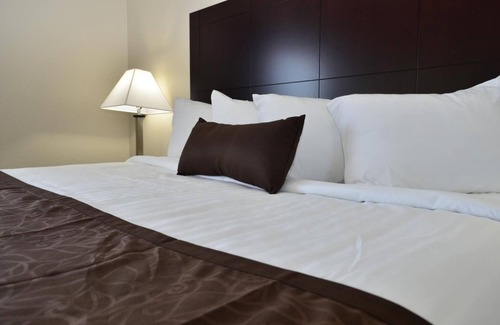 Oelwein Hotel | Cornerstone Inn & Suites