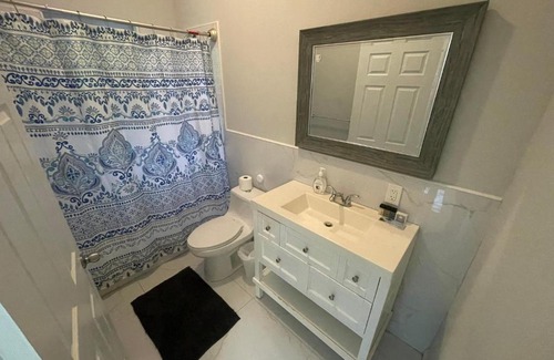 Nassau Apartment | Cornerstone Rentals Lovely 1-BdRm Midtown Unit 1