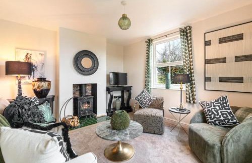 Broadwas House | Coronation Cottage - Hot Tub Coming Soon