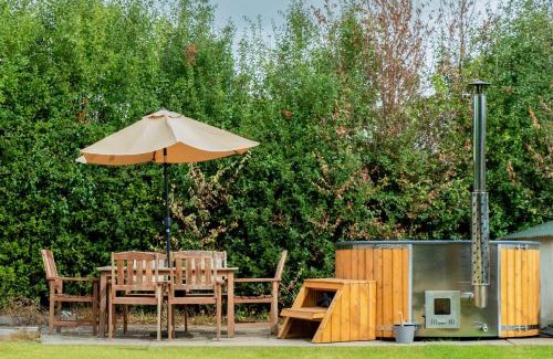 Broadwas House | Coronation Cottage - Hot Tub Coming Soon