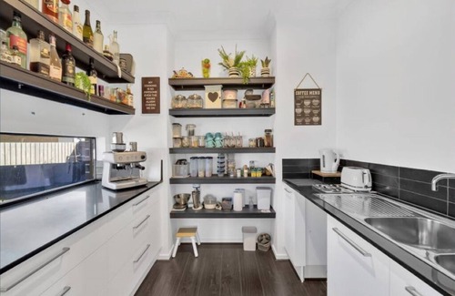 Coronet Bay House | Coronet Bay 5 bed,4 bath,30min to Cowesnsleeps 10 outdoor heated pool,porta cotn