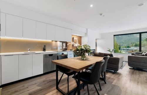 Arthur's Point Apartment | Coronet Bliss at La Residence du Parc