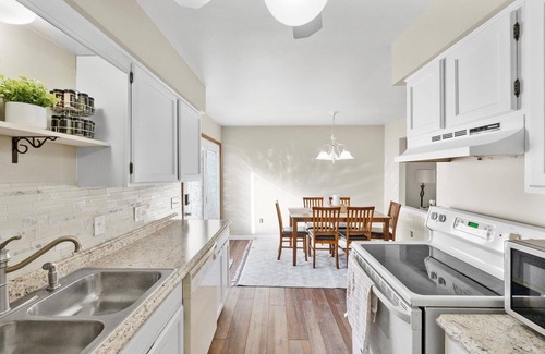 Southwyck House | Corporate Housing Townhouse Cozy yet spacious with finished basement.