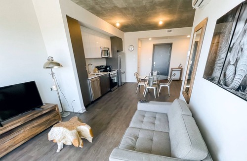 Saint-Laurent Apartment | Corporate Stays - Stylish 1BR Apartment with Rooftop Terrace